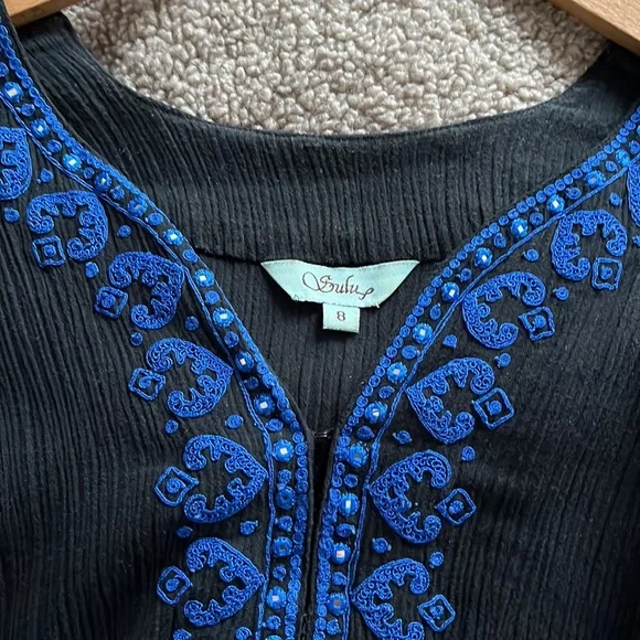 Sulu tunic/beach cover up. Black w midnight blue embroidery. Size 8 - Picture 3 of 4